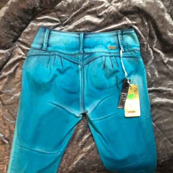 BRAND NEW Colombian push up jeans bright blue size medium 7-12 - Picture 2 of 5